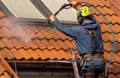 Démoussage et hydrofuge de toiture à Varen